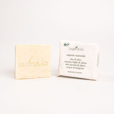 Sapone naturale olio di oliva, estratto foglie alloro, olio bacche di alloro e acqua di sorgente, stagionato in grotta