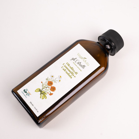 Chamomile and calendula oil